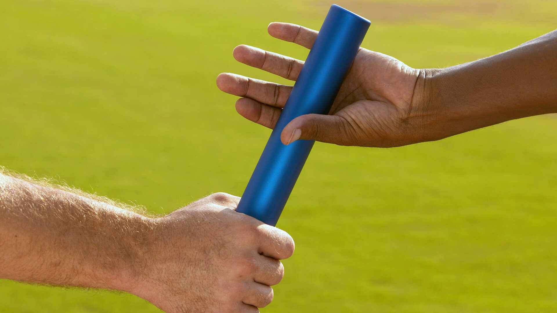 凯恩新星重要助攻表现突出，FPX前途光明！观众掌声雷动